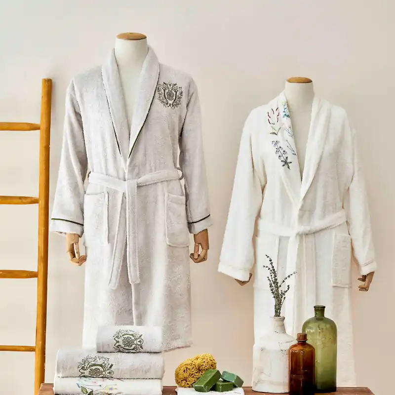 Sonderangebot Karaca Home Minerva Offwhite-Beige Besticktes Bambus Familien Bademantel Set